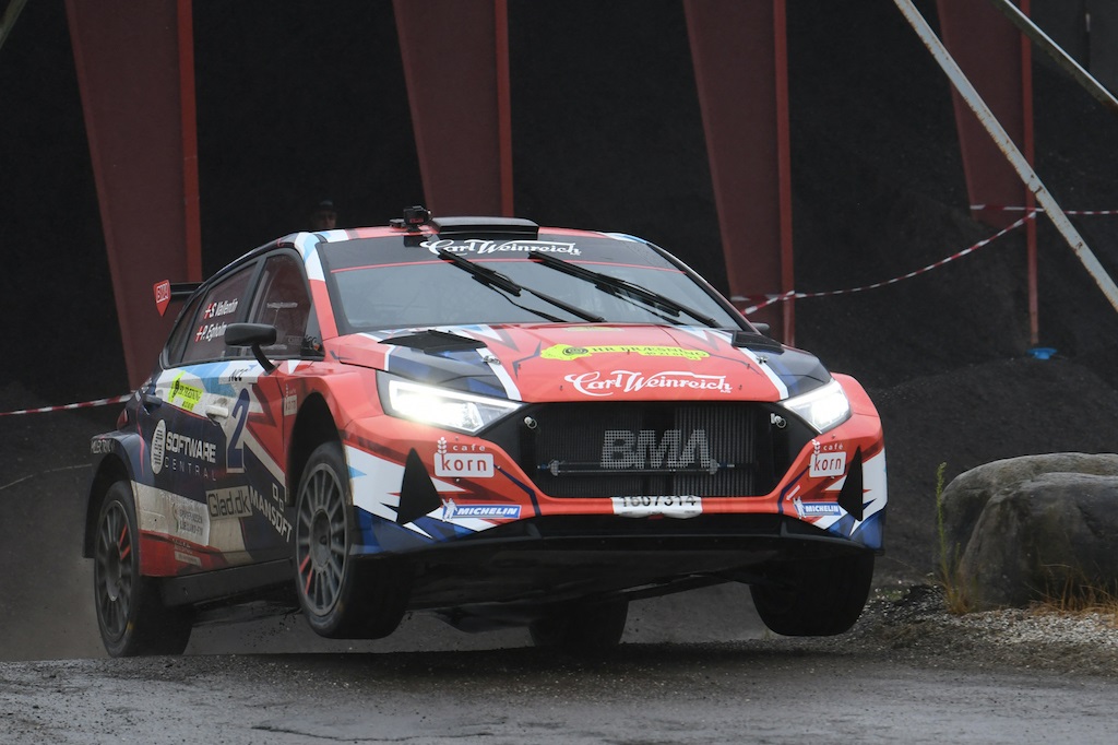 Simon Vallentin fra Holbæk sluttede i 2022 som totalvinder af KOMO Rallysprint i Gammelrand, og fik en gammel drøm opfyldt. I år kører han efter at gentage sidste års triumf.
(Foto: Morten Dam)